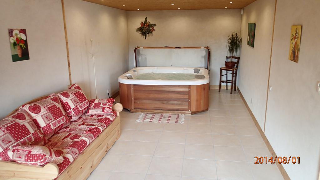 Au Nid d'hirondelles Villa Saint-Andre-de-Chalencon Kamer foto