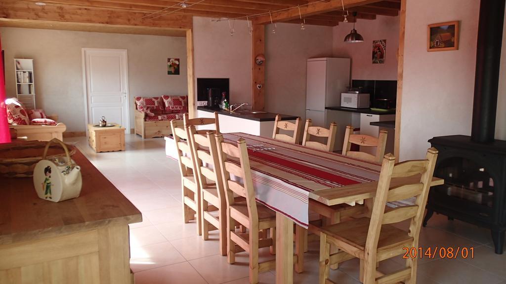 Au Nid d'hirondelles Villa Saint-Andre-de-Chalencon Kamer foto