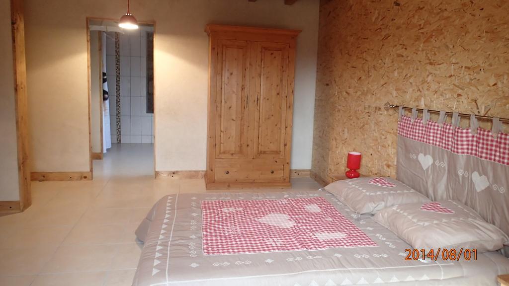 Au Nid d'hirondelles Villa Saint-Andre-de-Chalencon Kamer foto