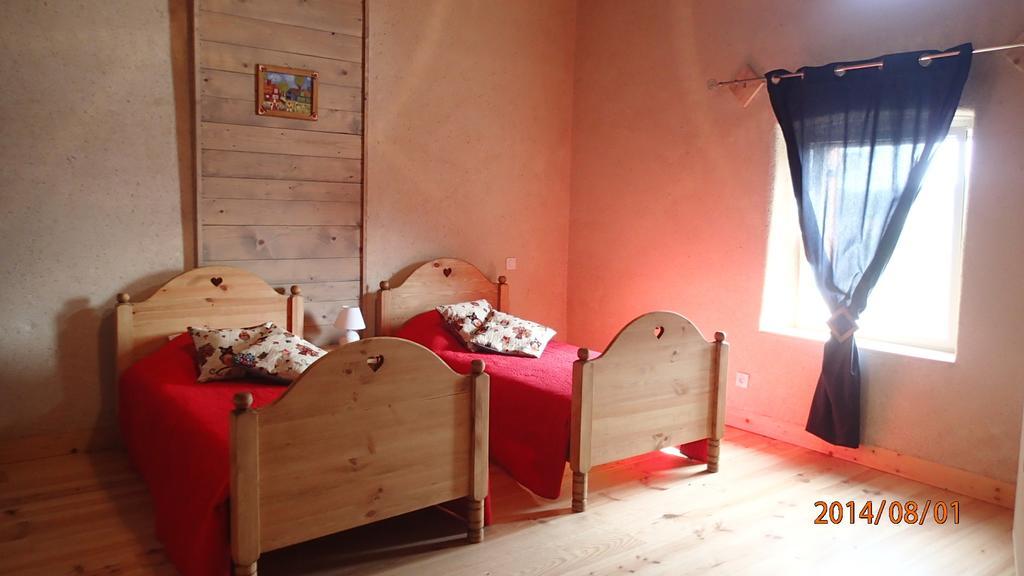 Au Nid d'hirondelles Villa Saint-Andre-de-Chalencon Kamer foto