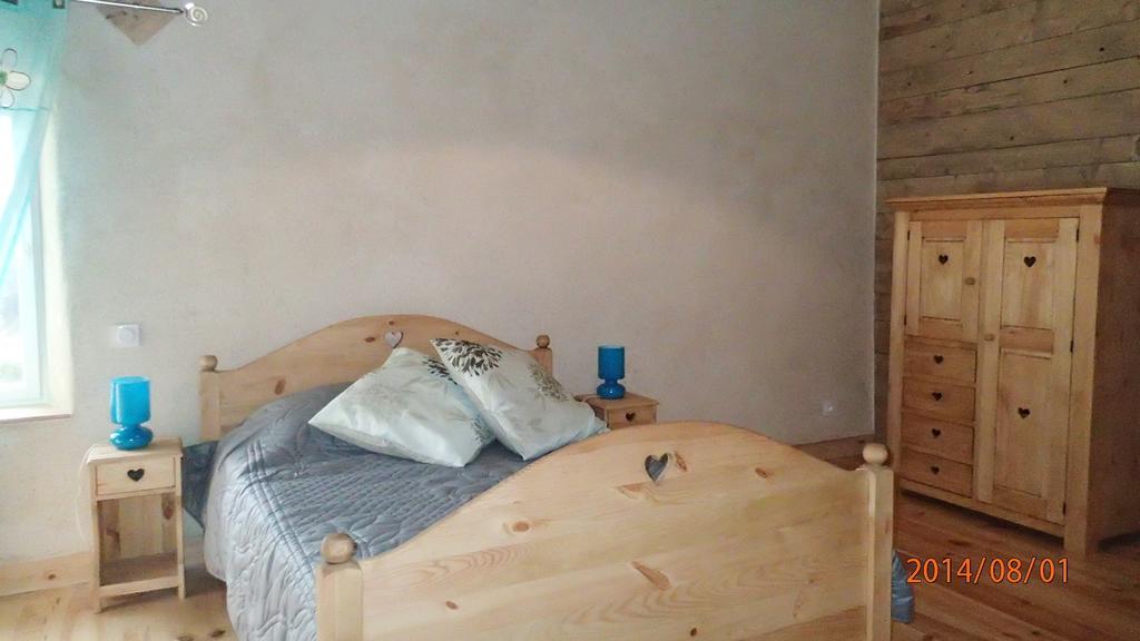 Au Nid d'hirondelles Villa Saint-Andre-de-Chalencon Kamer foto